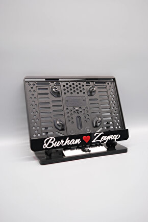 EL YAZI FONTLU KALPLİ SİYAH BEYAZ ÇİFTLERE ÖZEL İSİMLİ PLEKSİ MOTOR PLAKALIĞI