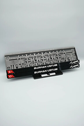 BAYRAKLI, K.A. BENZER İMZALI KİŞİYE ÖZEL İSİMLİ PLEKSİ ARABA PLAKALIĞI