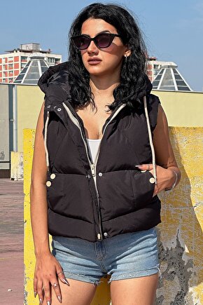 Kadın Kapüşonlu Crop Şişme Yelek – Su İtici Fermuar ve Çıtçıt Detaylı Günlük Spor Yelek