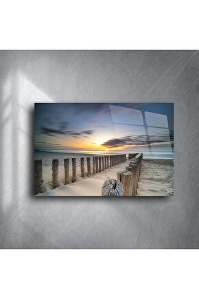 Gün Batımında Kum ve Ahşap Yolu Manzarası