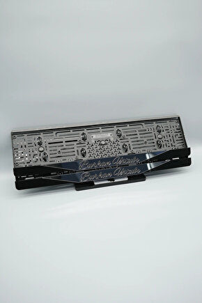 EL YAZI FONTLU ORTASI GÜMÜŞ PARÇALI KİŞİYE ÖZEL İSİMLİ PLEKSİ ARABA PLAKALIĞI