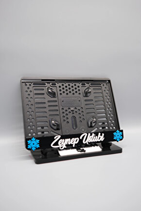 EL YAZI FONTLU KAR TANELİ SİYAH BEYAZ KİŞİYE ÖZEL İSİMLİ PLEKSİ MOTOR PLAKALIĞI