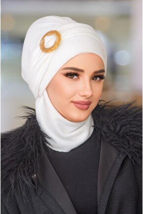 Beyaz Gold Tokalı Atkılı Bone