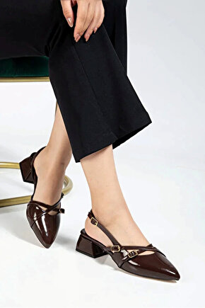 Kadın Acı Kahve Rugan Çapraz Bantlı Tokalı Slingback 4 Cm Kalın Topuklu Sivri Burun Ayakkabı