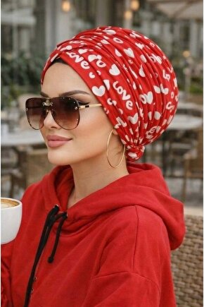 Kırmızı Beyaz Love Desen Tokalı Bone