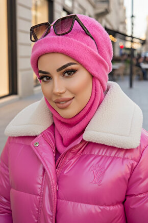 Pembe Maskeli Bere