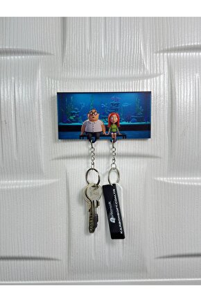 Familia Buy Tv Dizisi Temalı Anahtarlık – Ahşap Patre Ve Loos Karakterleri Ile Şık Ve Özgün Tasarım