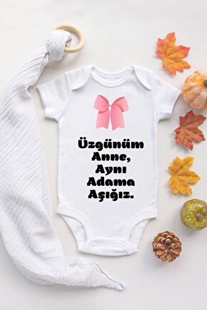 Kız Bebek Üzgünüm Anne Aynı Adama Aşığız %100 Pamuklı Zıbın