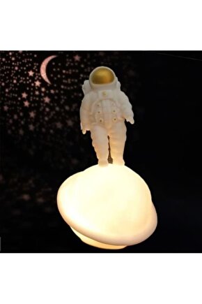 Ay Üstünde Astronot Led Işıklı Dekoratif Gece Lambası