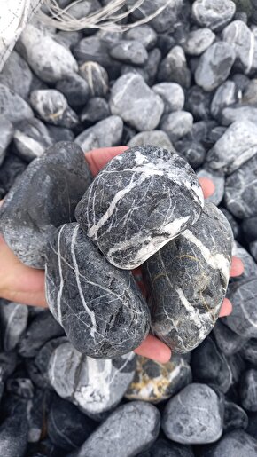 BLACK STONE - KIRÇILLI SİYAH 5KG 6-10CM DOĞAL DEKORATİF PEYZAJ SÜS TAŞI