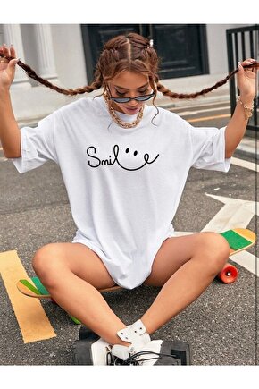 Oversize Unisex Smile Yazılı Beyaz Tshirt