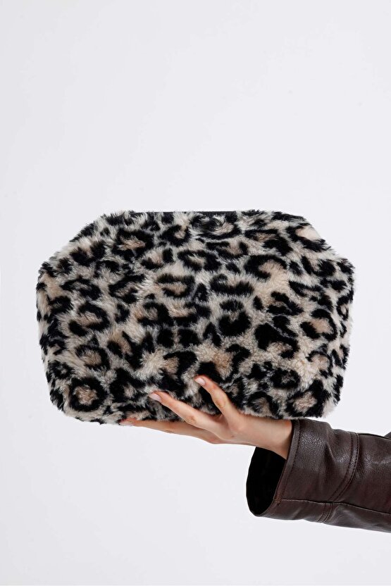 Kadın Kahverengi Leopar Desenli Peluş Clutch El Çantası