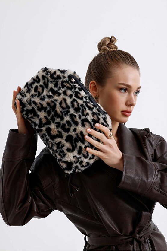 Kadın Kahverengi Leopar Desenli Peluş Clutch El Çantası