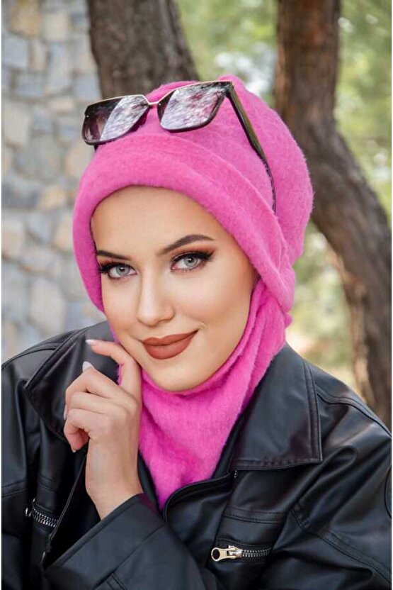 Pembe Maskeli Bere