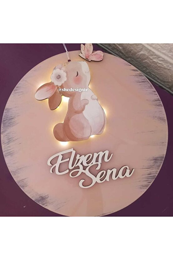 KIZ BEBEK İSMİNE ÖZEL HAZIRLANAN TAVŞANLI LEDLİ PLEKSİ KAPI SÜSÜ