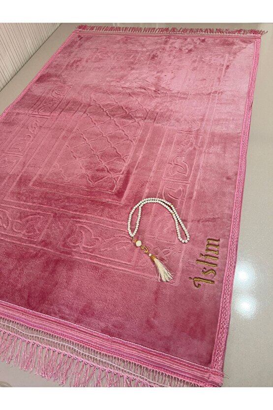 LÜKS PELUŞ SECCADE İSME ÖZEL KİŞİYE ÖZEL İSİM İŞLEMELİ KALİTELİ DİZ ACITMAZ SECCADE 80X120