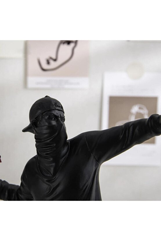 Banksy Çiçek Atan Adam Modern Biblo Ev Ofis Dekor Hediye