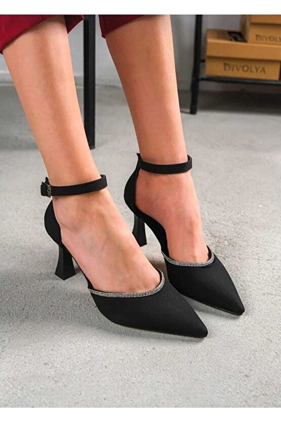 Siyah Saten Önü Taşlı Bilekli Kısa Topuklu Stiletto