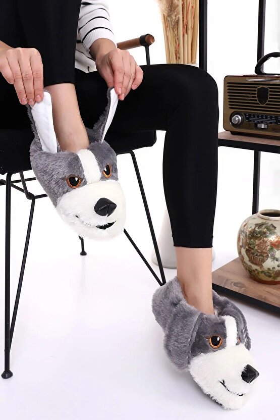 Köpek Figürlü Peluş Yumuşacık Kaymaz Ve Ses Yapmaz Tabanlı Gri-Beyaz Kışlık Ev Pandufu