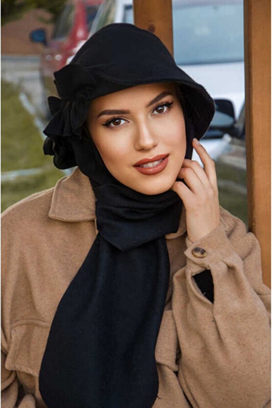 Siyah Aksesuarlı Atkılı Kaşe Vintage Şapka