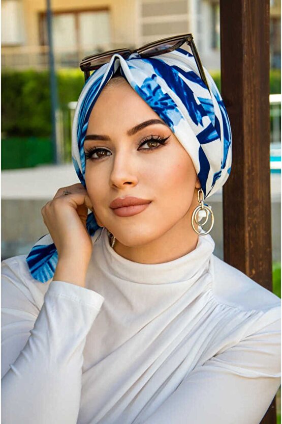 Beyaz Lacivert Yaz Desen Tokalı Bone