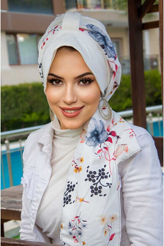 Beyaz Çiçek Desen Fularlı Şapka Bone