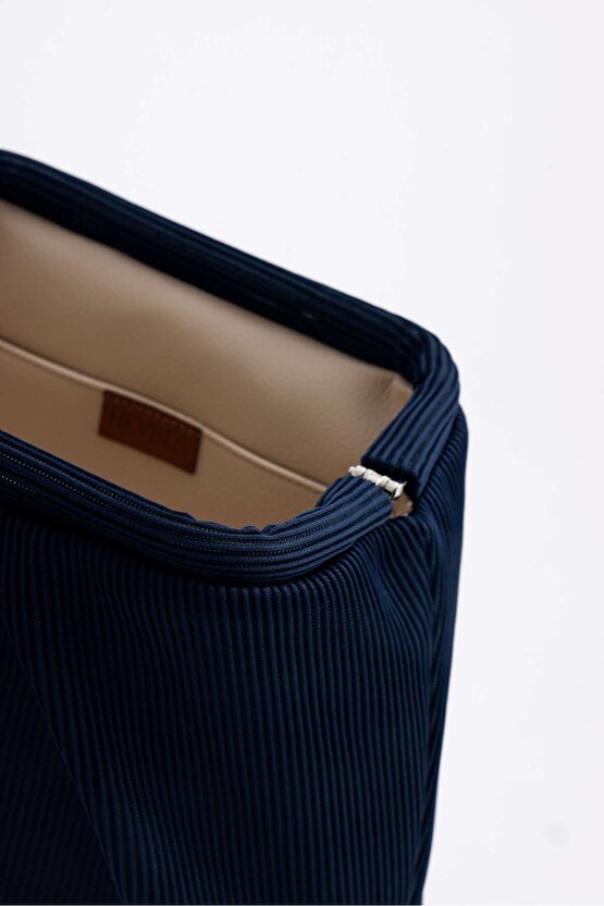 Kadın Lacivert Piliseli Clutch El Çanta