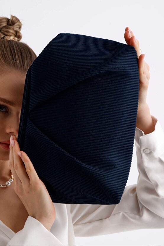 Kadın Lacivert Piliseli Clutch El Çanta