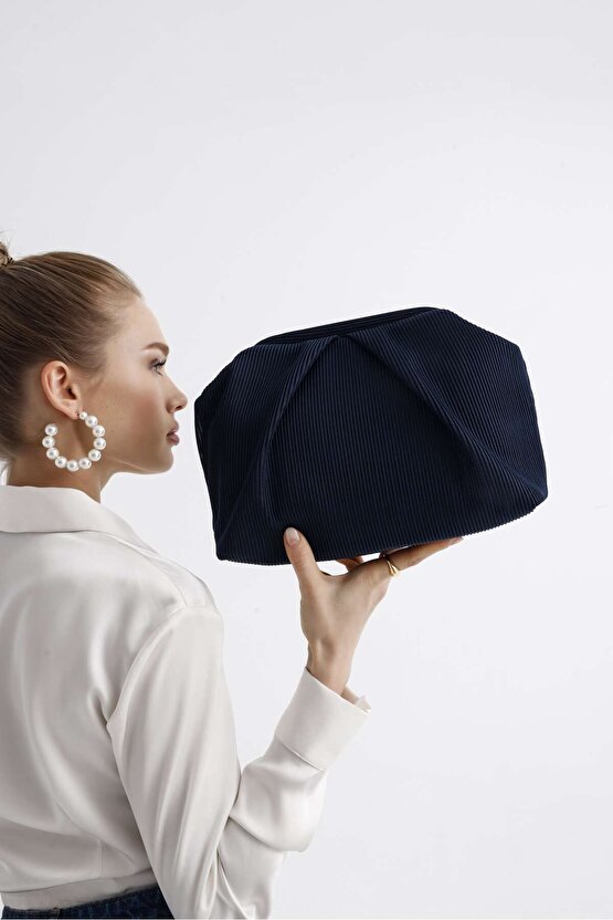 Kadın Lacivert Piliseli Clutch El Çanta