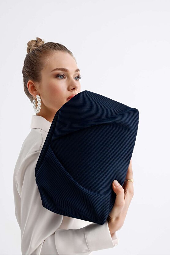 Kadın Lacivert Piliseli Clutch El Çanta