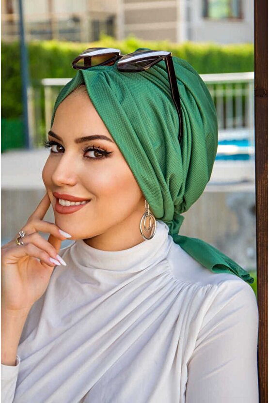 Bahar Yeşili Tokalı Bone