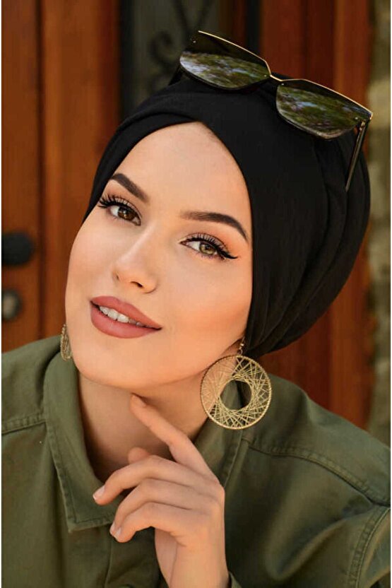 Siyah Çapraz Bantlı Dolgulu Bone