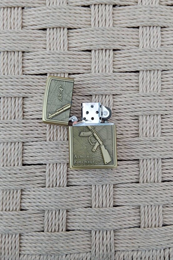 Sari renkli AK-47 Tufekli kabartmali zippo Cakmak