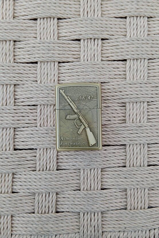 Sari renkli AK-47 Tufekli kabartmali zippo Cakmak