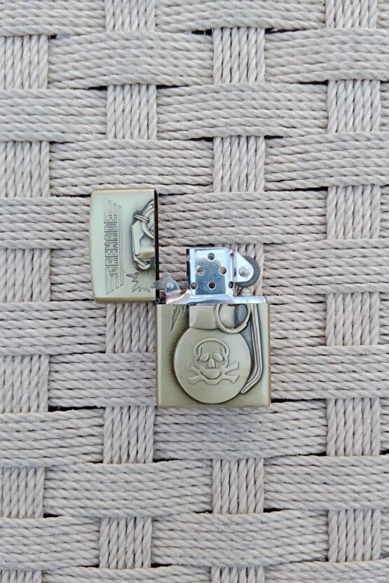 Benzinli Grenade Yazili Kabartmali El Bombasi Desenli Zippo Cakmak