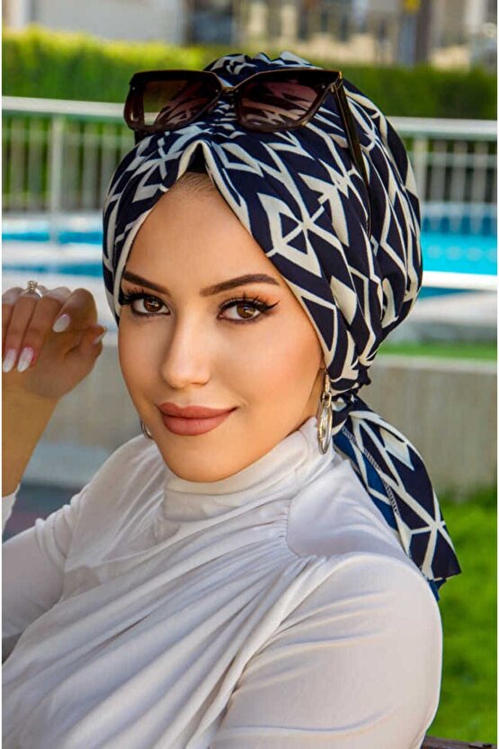 Lacivert Beyaz Geometrik Desen Tokalı Bone