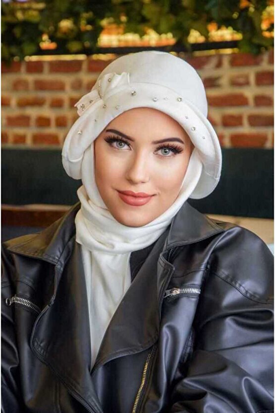 Kırık Beyaz Taş Detay Vintage Şapka