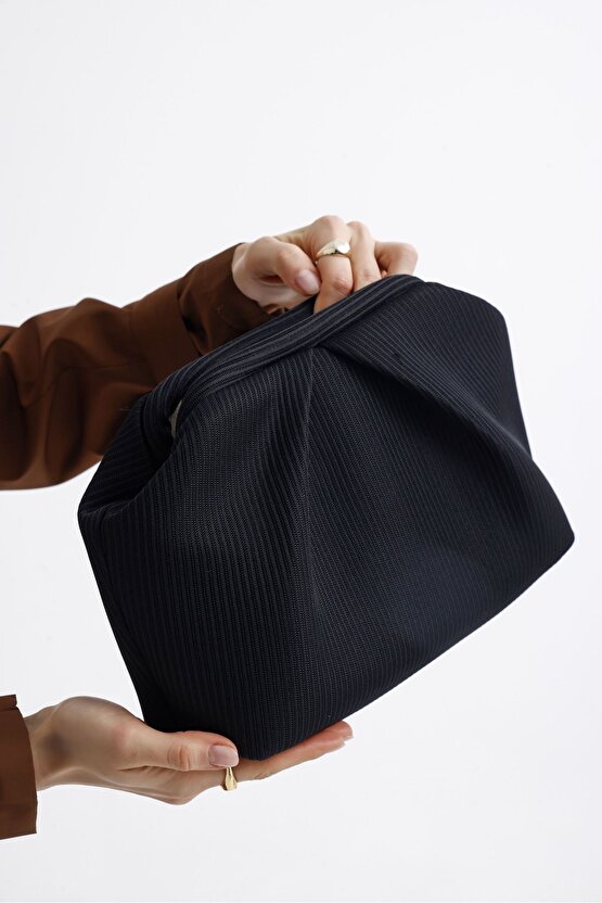 Kadın Siyah Piliseli Clutch El Çantası