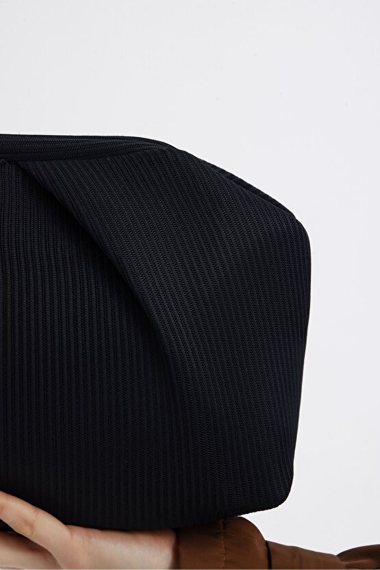 Kadın Siyah Piliseli Clutch El Çantası