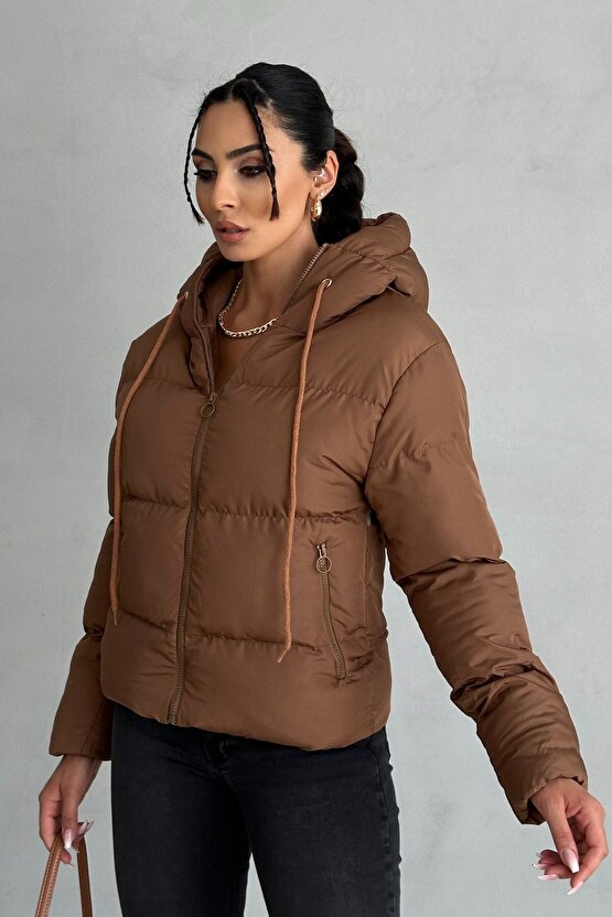 Yakası Bağcıklı Puffer Şişme Mont