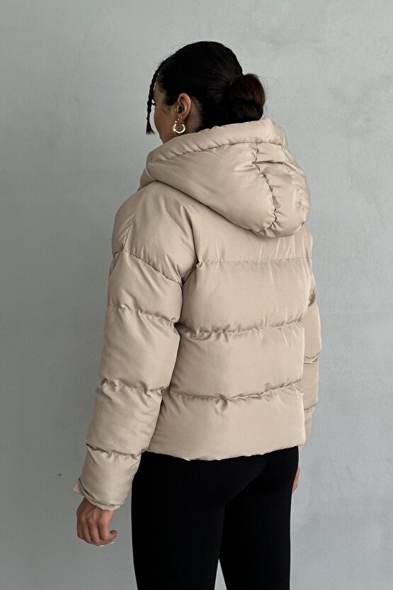 Yakası Bağcıklı Puffer Şişme Mont