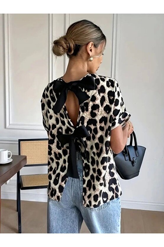Kadın Kısa Kollu Bisiklet Yaka Arkadan Fiyonk Detaylı Leopar Süprem Bluz