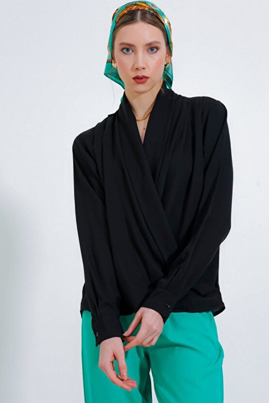 Shop & Butik Siyah Kruvaze Yaka Dökümlü Saten Bluz 0492
