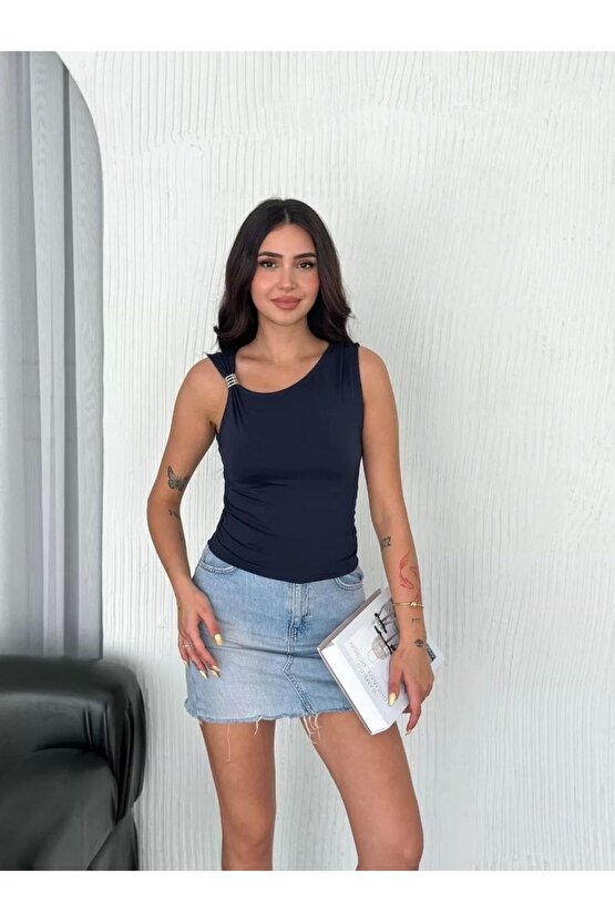 Osy Modal Yumuşak Dokulu Kumaş Bisiklet Yaka Kadın Sıfır Kol Bluz Omuz Toka Aksesuar Detaylı - Laciv
