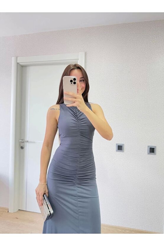 Kolsuz Büzgülü Uzun Elbise - Füme