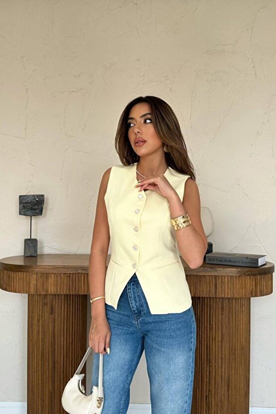 Sarı Belden Oturtma Detaylı Düğmeli Yelek