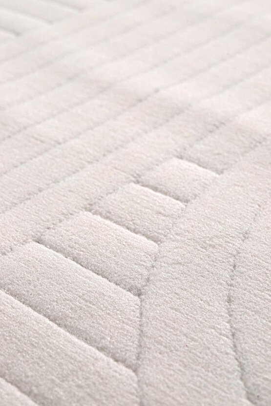 Bambu Saten Parlak Tüylü Yumuşak Kadife Halı Hav Tüy Vermez Taç Beyaz