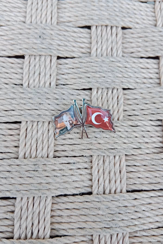 Dalgalanan Bayrak Ataturk Resimli Ceket Yaka İgnesi Yaka Rozet