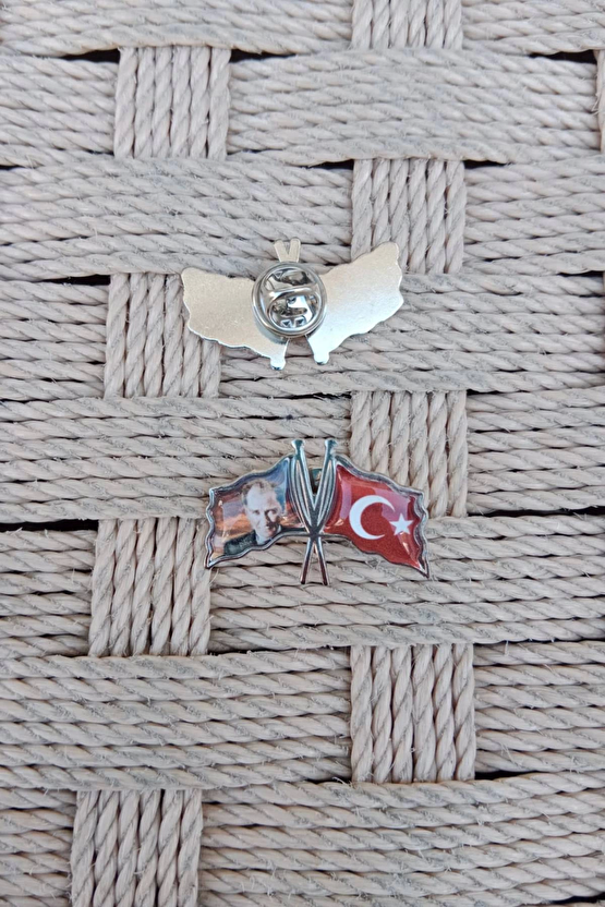 Dalgalanan Bayrak Ataturk Resimli Ceket Yaka İgnesi Yaka Rozet