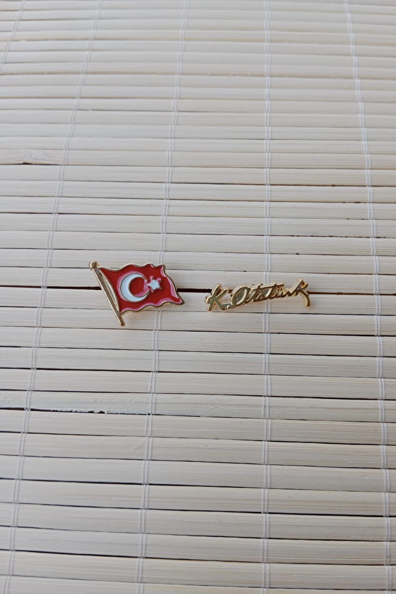 2 Adet Dalgalanan Bayrak Ve K.ataturk İmzali Sarrafiyeli Taki Ceket Yaka İgnesi Yaka Rozeti